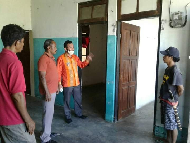CAMAT WANUKAKA PANTAU KESIAPAN KARANTINA TERPUSAT