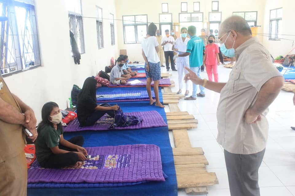 Bupati Dapawole Berkunjung ke Tempat Karantina di Kecamatan Wanukaka